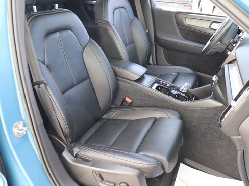 Used 2023 Volvo XC40 B5 Ultimate w/ Protection Package Premier image 13