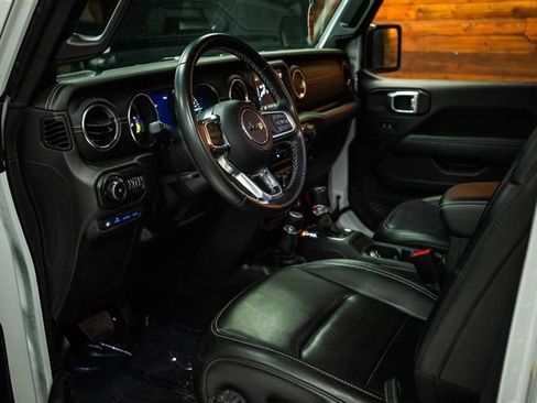 Used 2021 Jeep Wrangler Unlimited Sahara AWD/4WD image 3