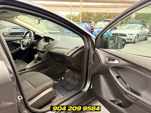 Used 2017 Ford Focus SE FWD image 32