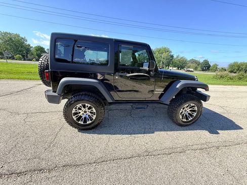 Used 2017 Jeep Wrangler Sport AWD/4WD image 10