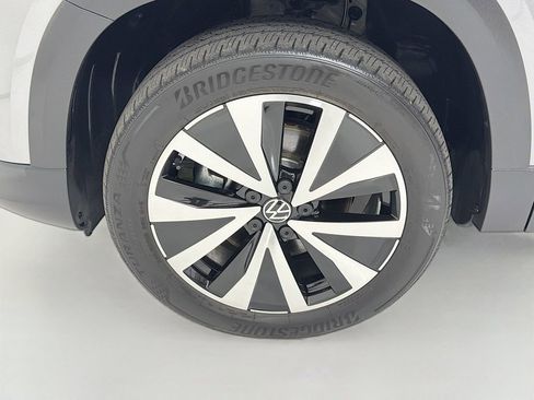 Used 2023 Volkswagen Taos SE w/ Panoramic Sunroof Package image 32