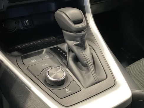 Used 2025 Toyota RAV4 LE image 17