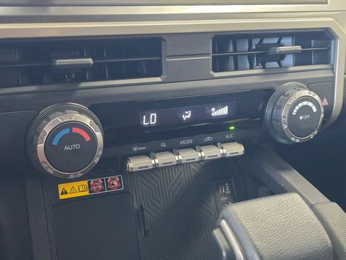 Certified 2025 Toyota Tacoma SR5 w/ SR5 Upgrade Package AWD/4WD image 29