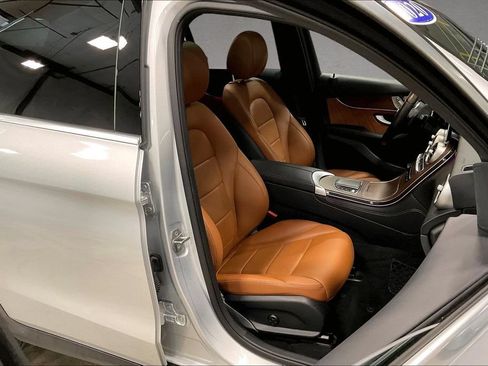 Used 2020 Mercedes-Benz GLC 300 4MATIC image 29