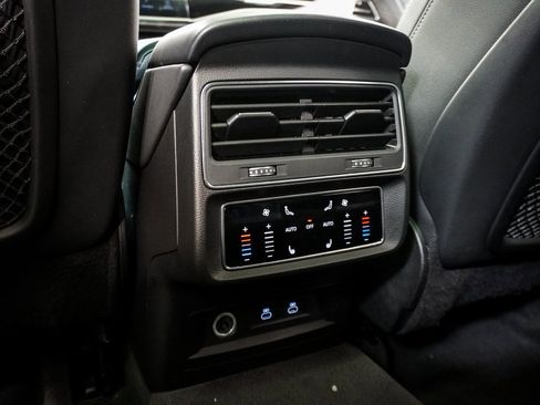 Used 2023 Audi Q8 Prestige w/ Prestige Package image 11