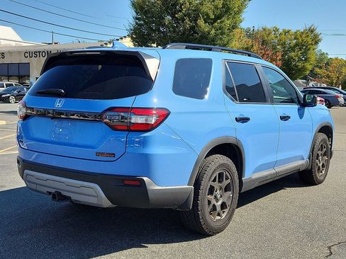 Used 2025 Honda Pilot TrailSport image 6