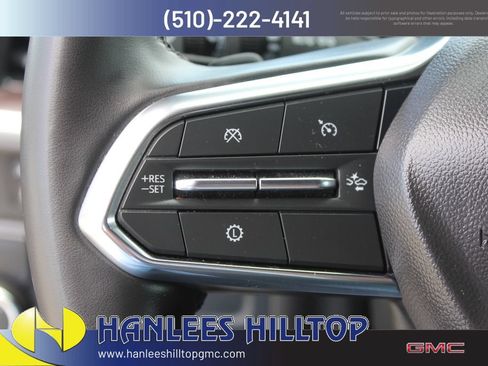 Used 2025 Chevrolet Suburban LT RWD image 27