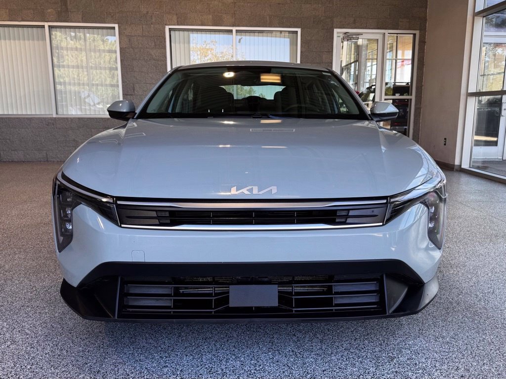 Used 2025 Kia K4 FWD image 2