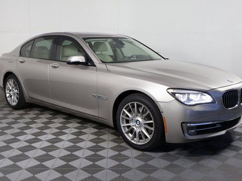 Used 2014 BMW 740i image 3