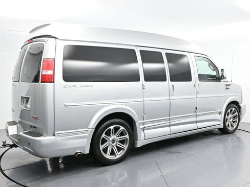 Used 2017 GMC Savana 2500 RWD image 7