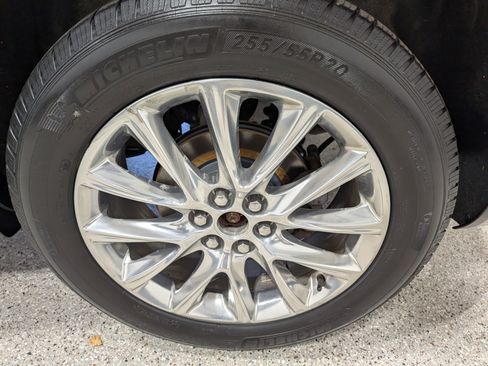 Used 2020 Buick Enclave Essence w/ Sound and Sites Package image 12