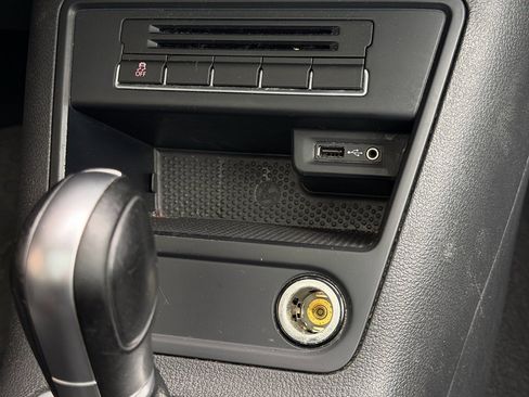 Used 2017 Volkswagen Tiguan Sport image 29