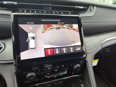 New 2025 Jeep Grand Cherokee Limited w/ Luxury Tech Group II image 17