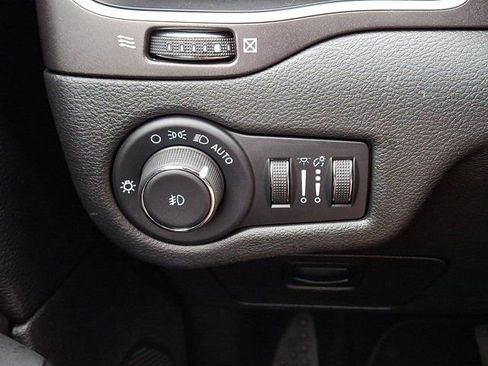 Certified 2021 Jeep Cherokee Trailhawk w/ Sun, Sound & Nav Group AWD/4WD image 30