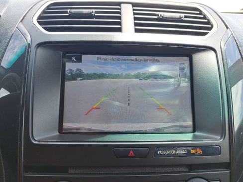 Used 2016 Ford Explorer XLT w/ Equipment Group 201A FWD image 24