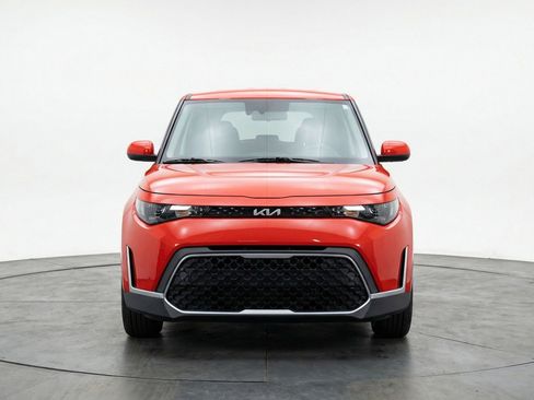 Used 2025 Kia Soul LX w/ LX Technology Package image 2