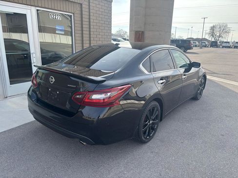 Used 2018 Nissan Altima 2.5 SR w/ SR Midnight Edition image 3