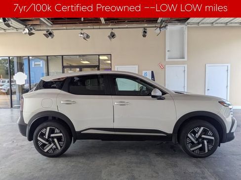 Used 2025 Nissan Kicks SV FWD image 3