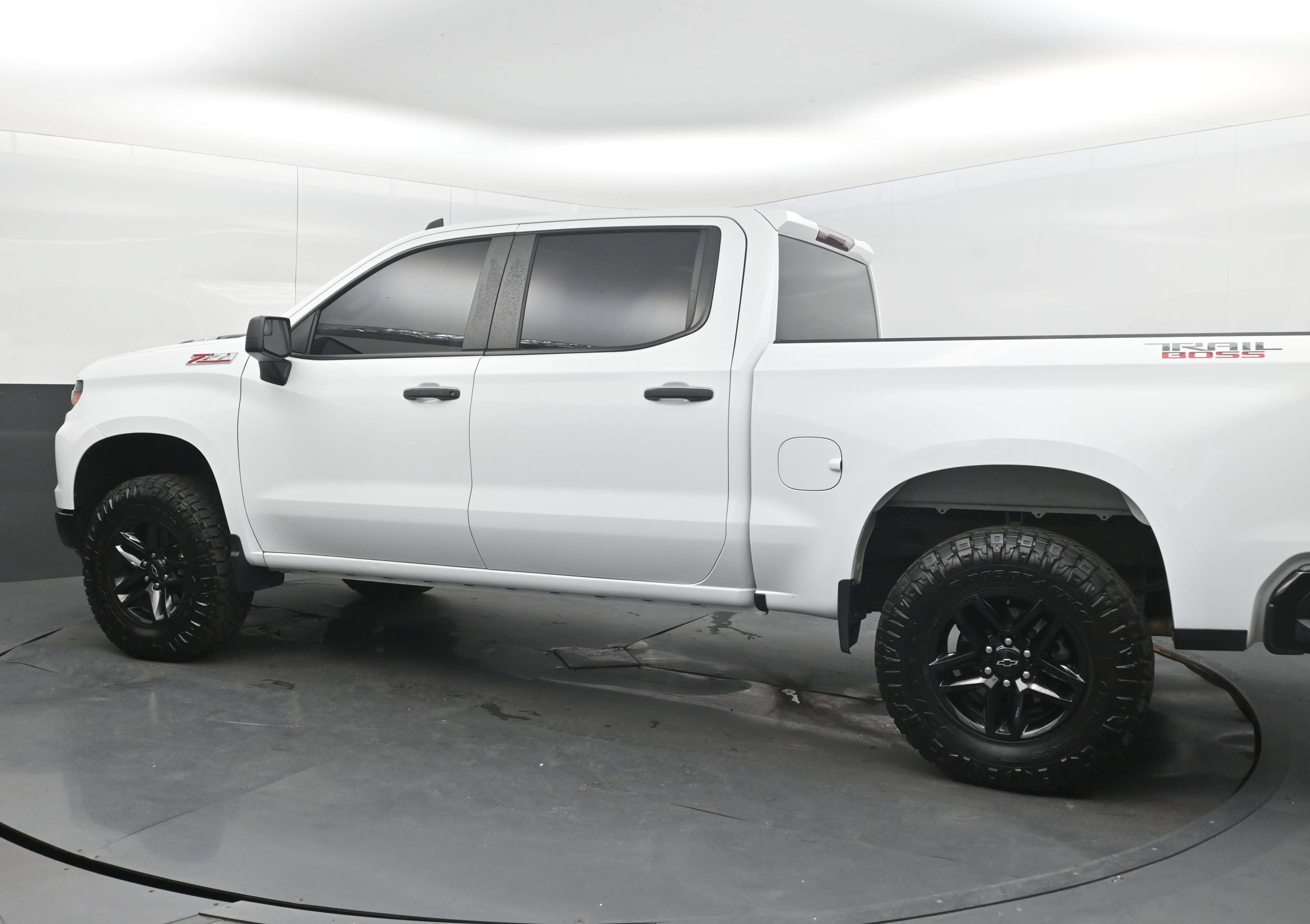 Used 2022 Chevrolet Silverado 1500 Custom Trail Boss w/ LPO, Dark Essentials Package AWD/4WD image 7