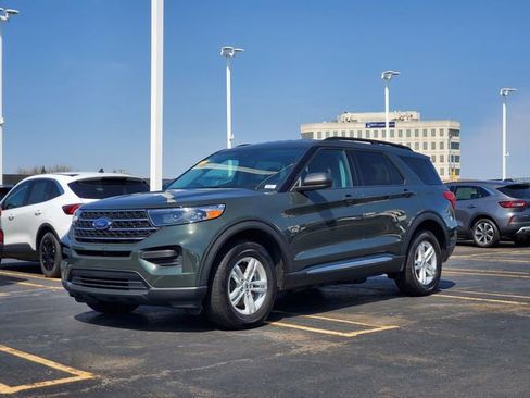 Used 2024 Ford Explorer XLT AWD/4WD image 34
