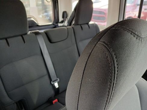 Used 2020 Jeep Wrangler Unlimited Sahara image 12