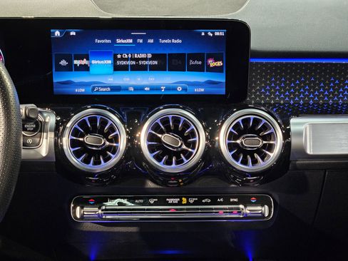 Used 2024 Mercedes-Benz GLB 250 image 16