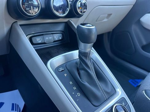 Used 2024 Hyundai Venue Limited image 41