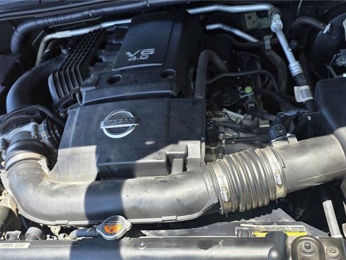 Used 2014 Nissan Frontier SV w/ SV Value Truck Package AWD/4WD image 10