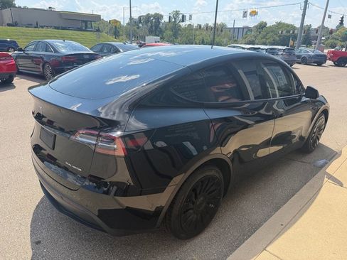 Used 2021 Tesla Model Y Long Range AWD/4WD image 5