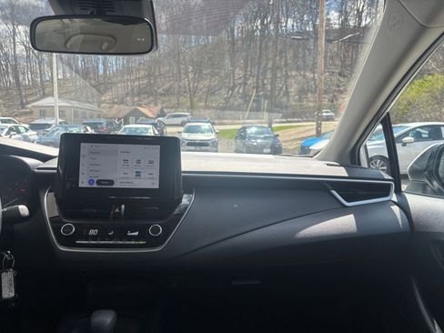 Used 2025 Toyota Corolla LE image 34