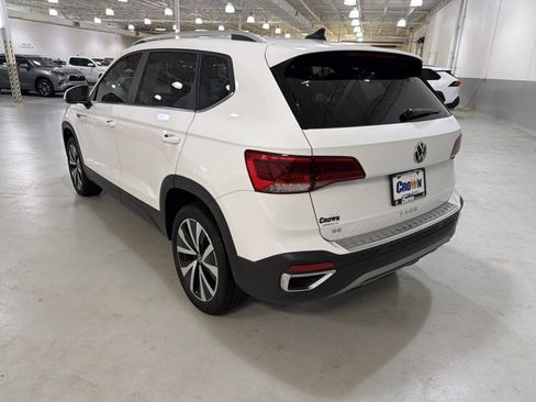 Certified 2023 Volkswagen Taos SE FWD image 5