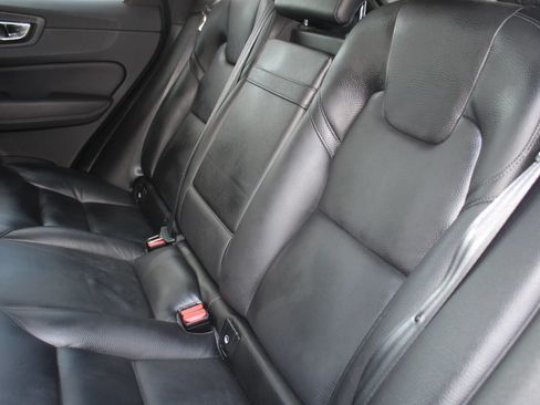 Used 2020 Volvo XC60 T5 Momentum AWD/4WD image 13