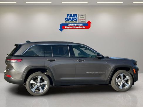 New 2025 Jeep Grand Cherokee Limited w/ Luxury Tech Group II image 8