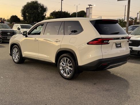 Used 2024 Toyota Grand Highlander Platinum image 10