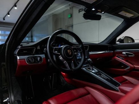 Used 2018 Porsche 911 Carrera image 4