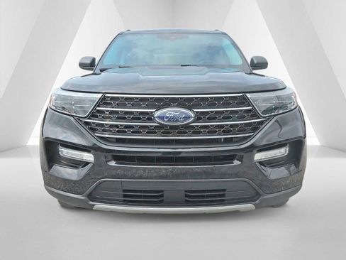 Used 2020 Ford Explorer XLT w/ Equipment Group 202A AWD/4WD image 2