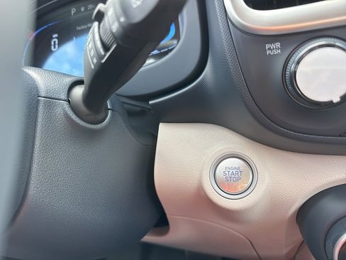 New 2025 Hyundai Venue Limited image 33