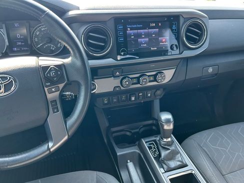 Used 2019 Toyota Tacoma TRD Sport w/ Technology Package image 18