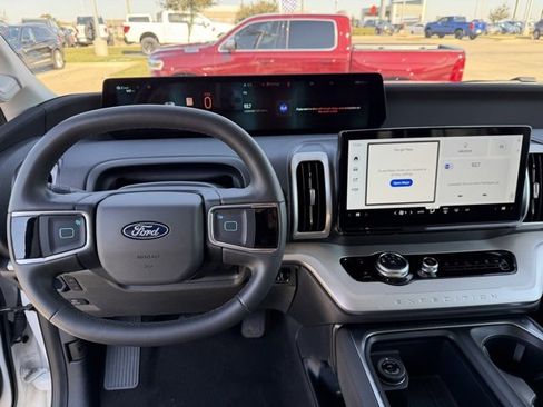 Certified 2025 Ford Expedition Active image 14