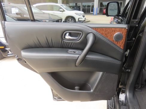 Used 2017 Nissan Armada Platinum w/ Interior Lighting Package RWD image 20