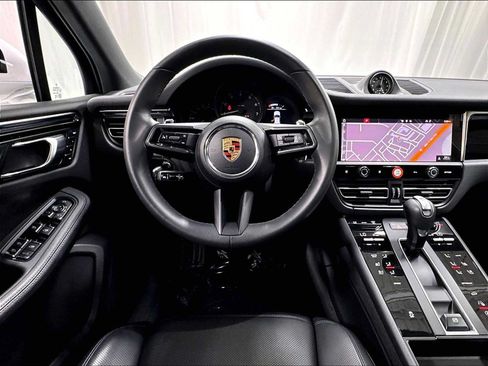 Used 2026 Porsche Macan AWD/4WD image 15
