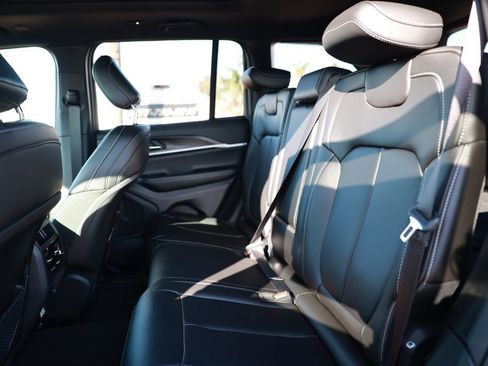 New 2025 Jeep Grand Cherokee Limited w/ Black Appearance Package AWD/4WD image 28