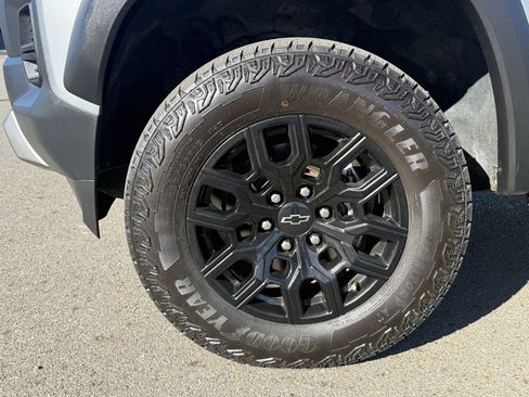 Used 2024 Chevrolet Colorado Trail Boss w/ Technology Package image 10