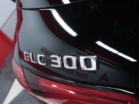 Used 2024 Mercedes-Benz GLC 300 4MATIC image 30