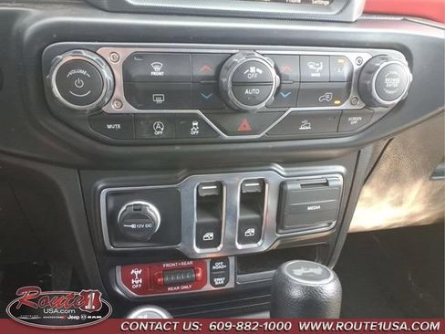 Used 2022 Jeep Wrangler Rubicon w/ LED Lighting Group AWD/4WD image 30