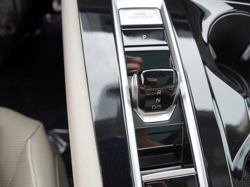 Used 2024 Volkswagen Atlas SEL Premium R-Line image 33