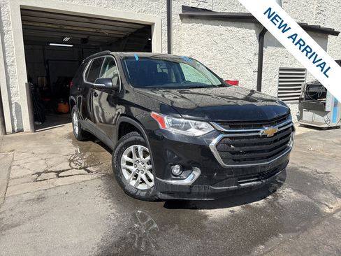 Used 2020 Chevrolet Traverse LT image 1