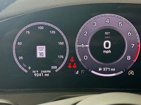 Used 2025 Porsche Panamera RWD image 21