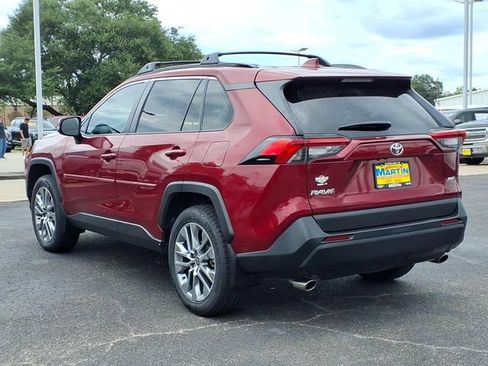 Used 2022 Toyota RAV4 XLE Premium FWD image 7