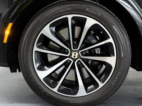 Used 2020 Bentley Bentayga AWD/4WD image 16